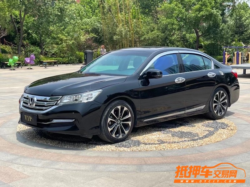 青岛16年本田雅阁3