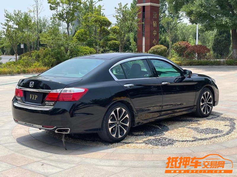 青岛16年本田雅阁5