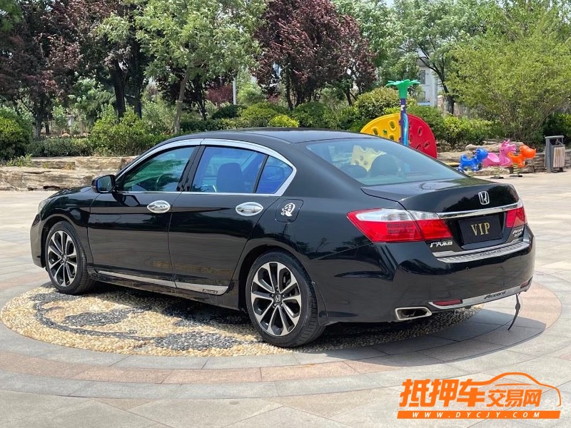 青岛16年本田雅阁7