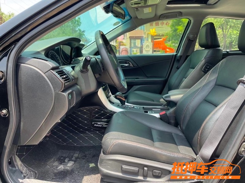 青岛16年本田雅阁8