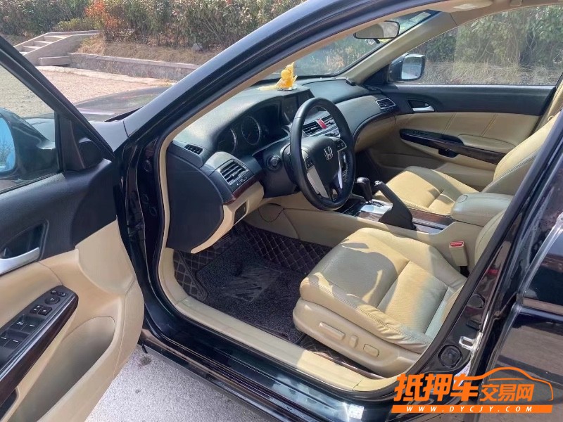 青岛13年本田雅阁2