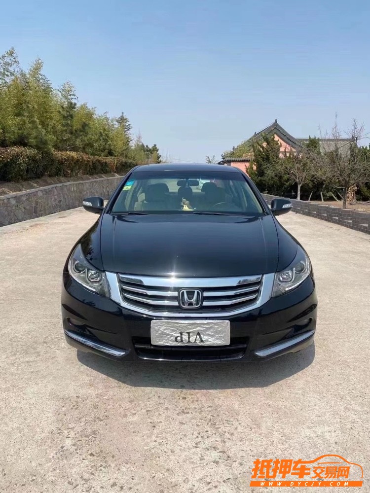 青岛13年本田雅阁1