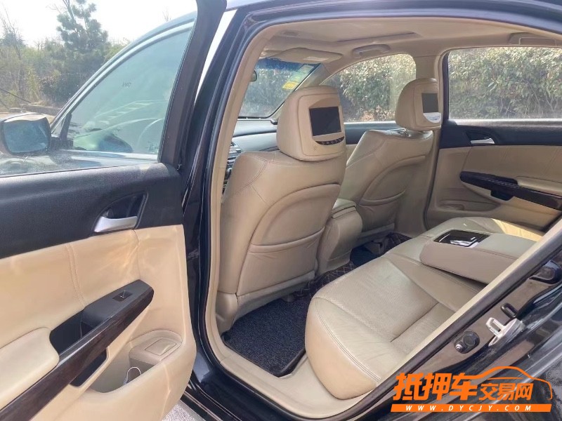 青岛13年本田雅阁8