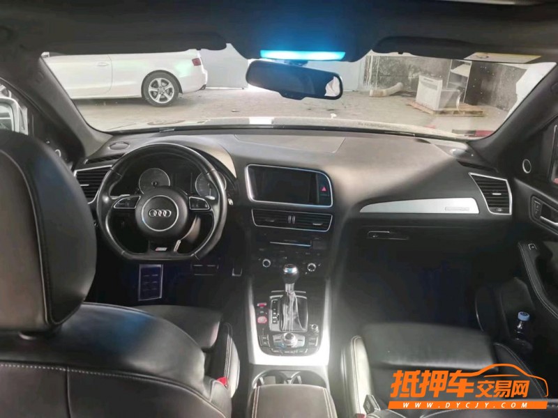 呂梁17年奧迪Q54