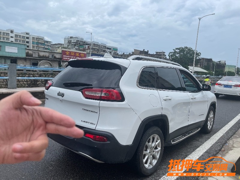 汕頭18年Jeep自由光10