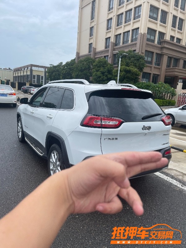 汕頭18年Jeep自由光8