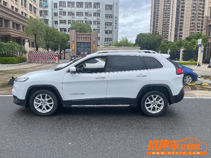 汕頭18年Jeep自由光3