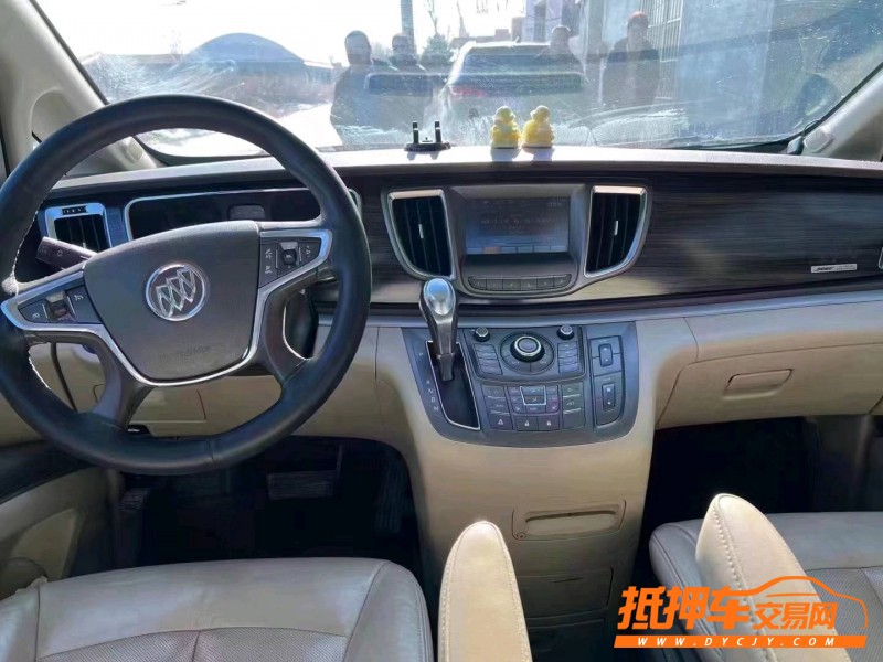 青岛12年别克GL82