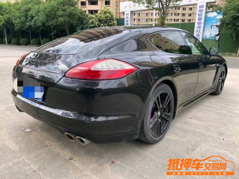 青島11年保時捷帕拉梅拉3