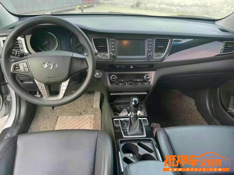 潍坊17年现代名图8