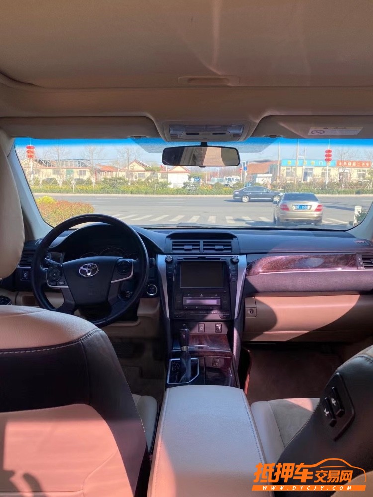 青岛16年丰田凯美瑞3