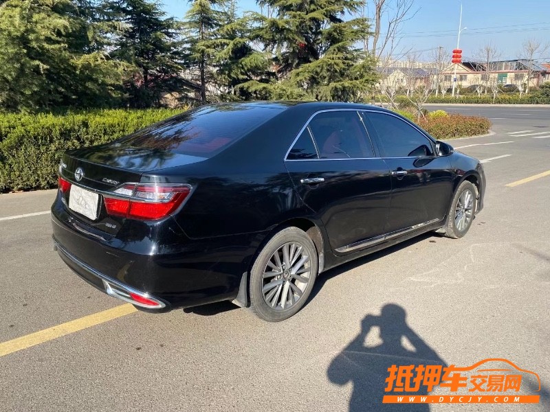 青岛16年丰田凯美瑞5