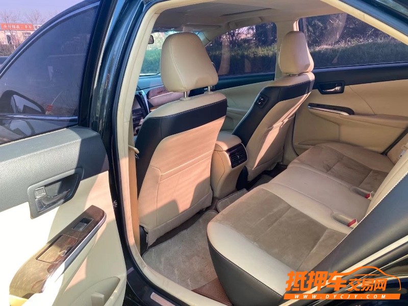 青岛16年丰田凯美瑞7