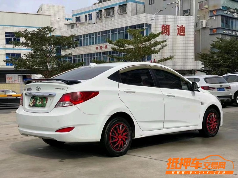 东莞13年现代瑞纳8