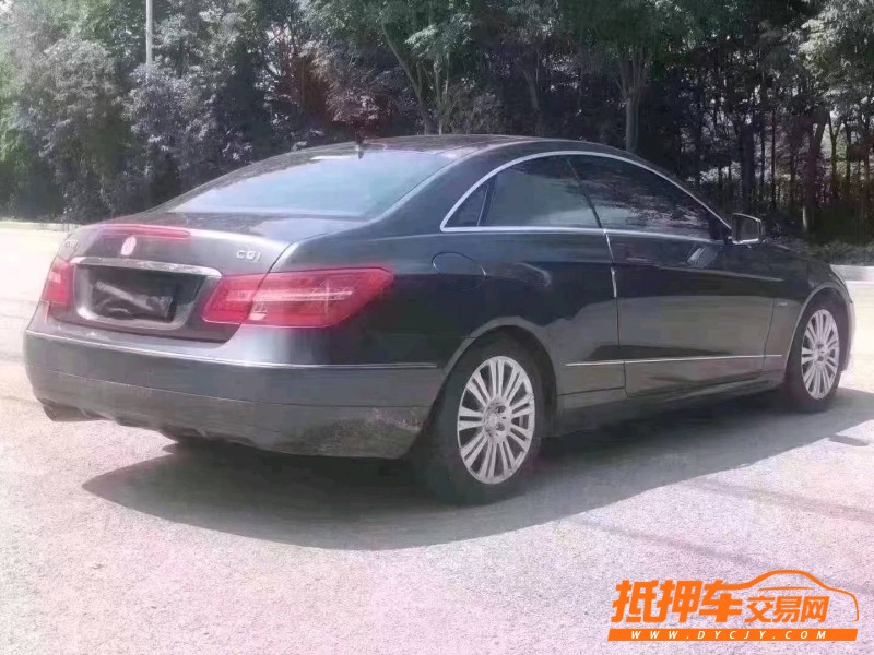 北京11年奔驰E2