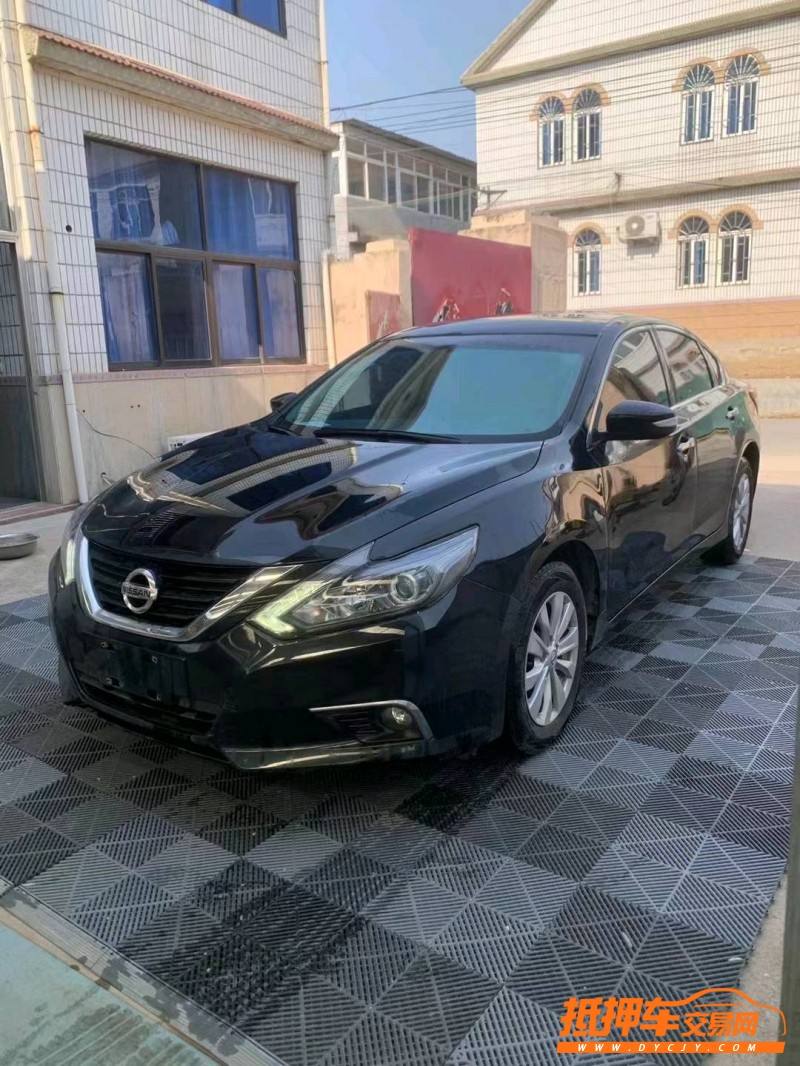青島18年日產天籟8