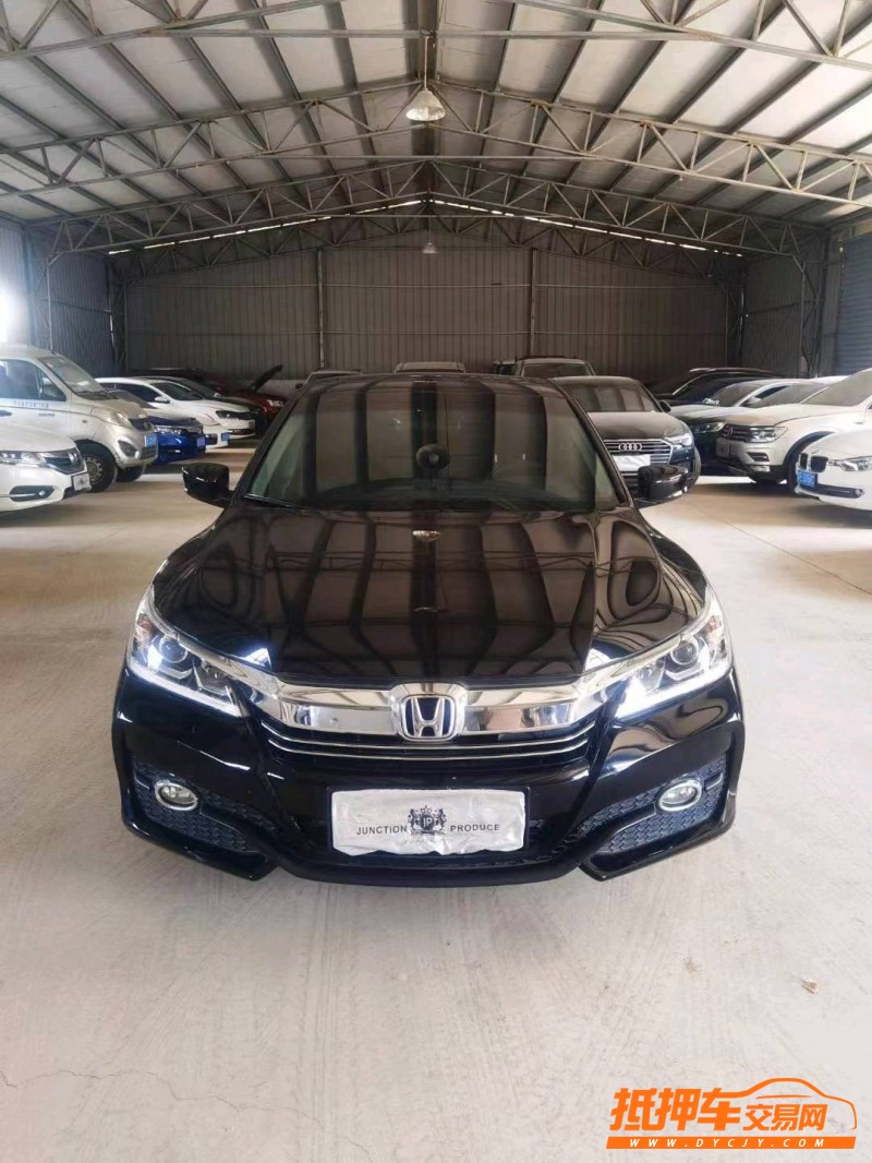 青岛17年本田雅阁1