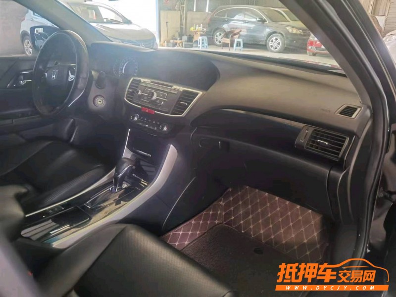 青岛17年本田雅阁4