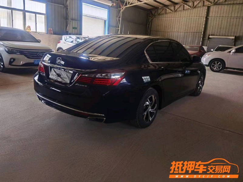 青岛17年本田雅阁7