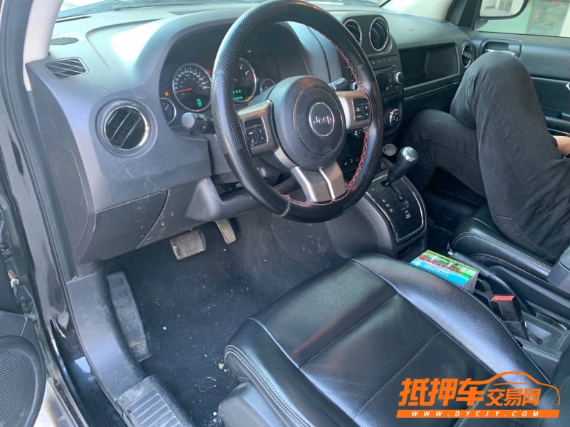 青島12年Jeep指南者4