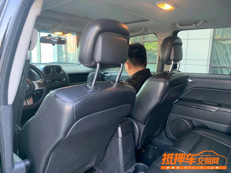 青島12年Jeep指南者5