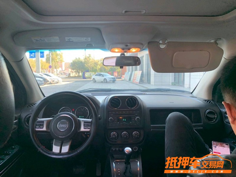 青島12年Jeep指南者6