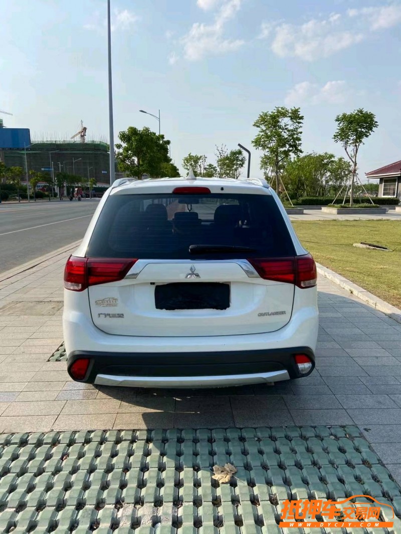 徐州18年三菱欧蓝德9