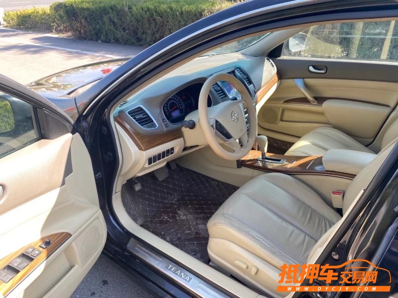青島12年日產天籟7