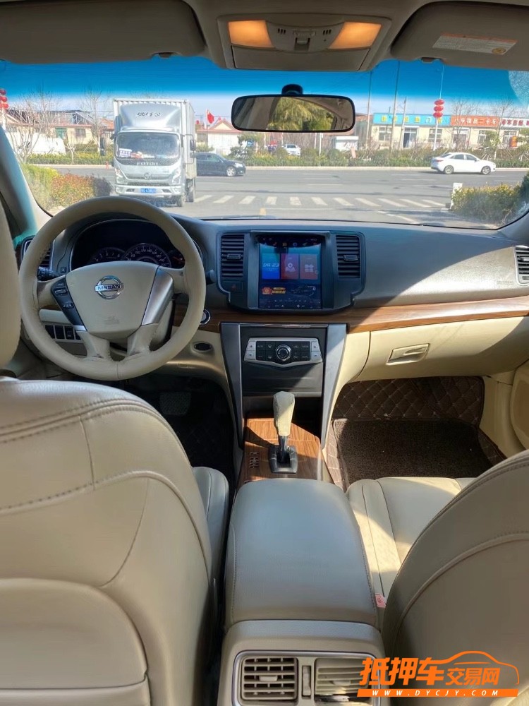 青島12年日產天籟8