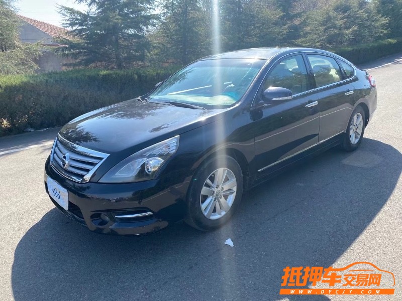 青島12年日產天籟5