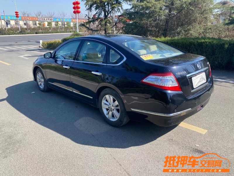 青島12年日產天籟3