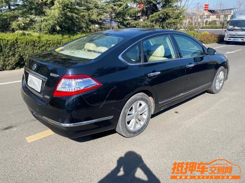 青島12年日產天籟2