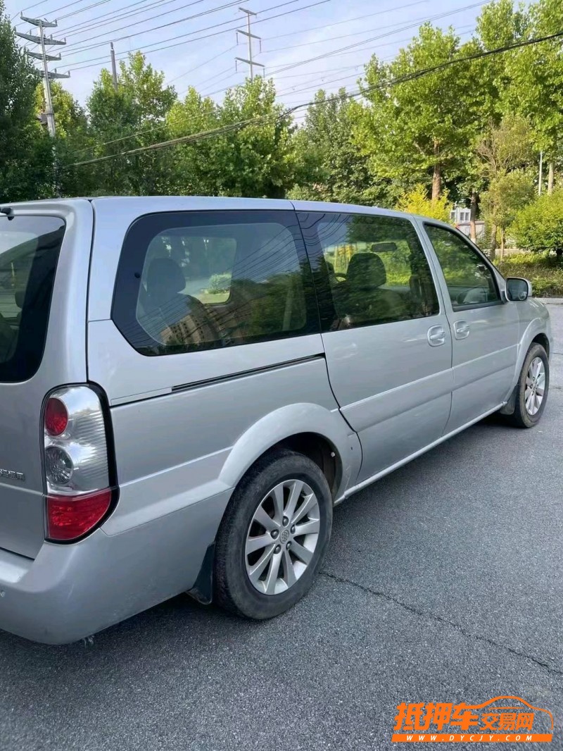 青岛11年别克GL84