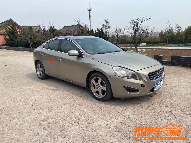 青島12年沃爾沃S60L4