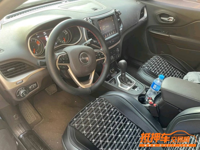 通遼17年Jeep自由光3