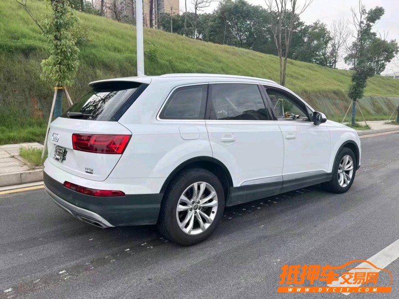 常德17年奧迪Q75
