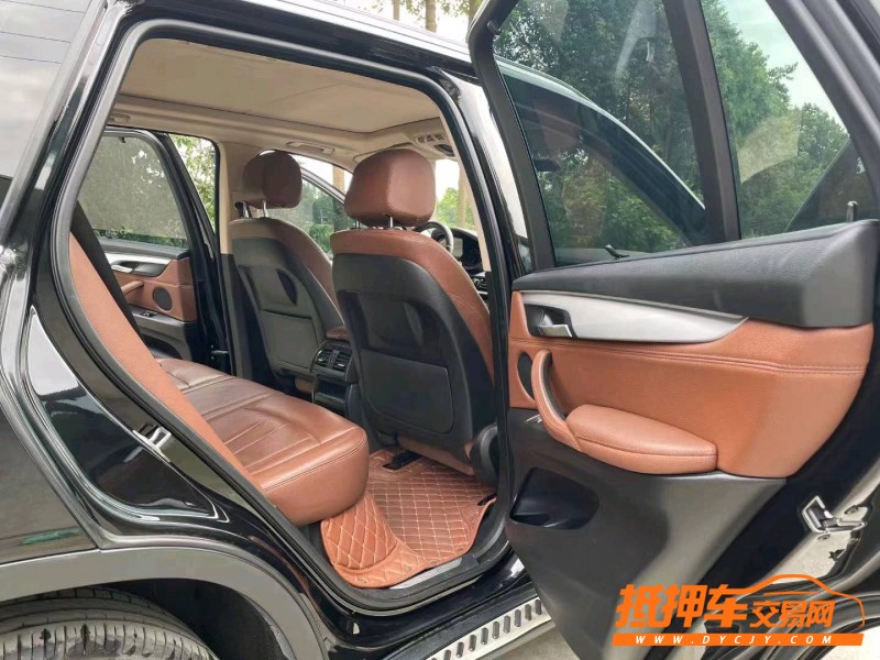 成都16年寶馬X59