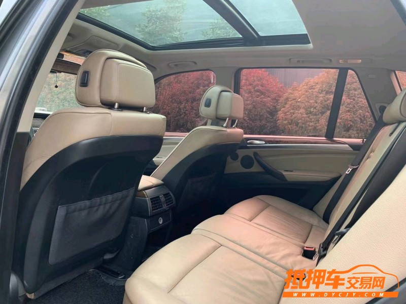 青岛09年宝马X56