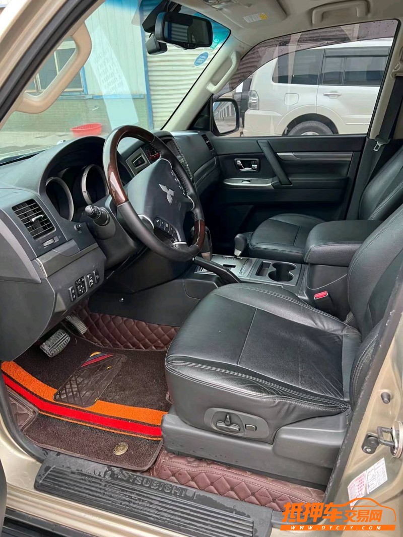 徐州17年三菱帕杰罗5