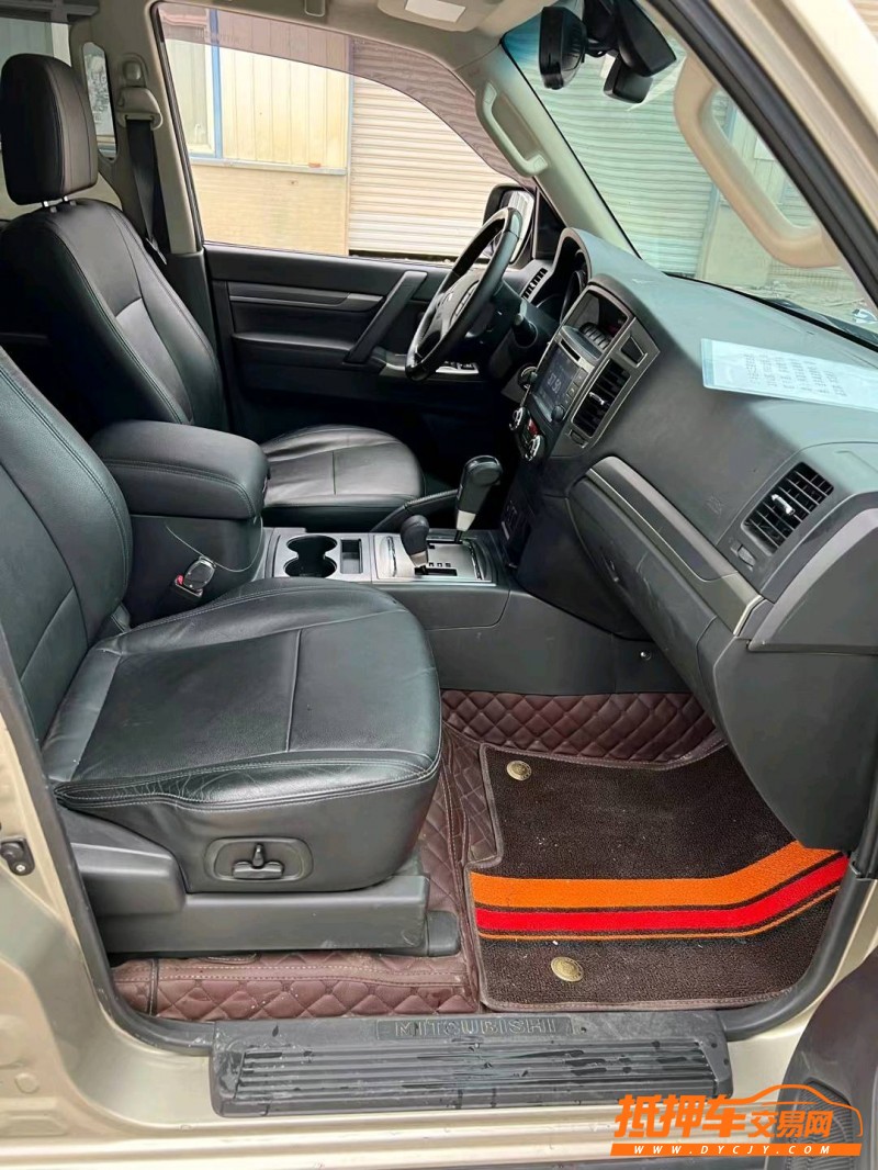 徐州17年三菱帕杰罗3