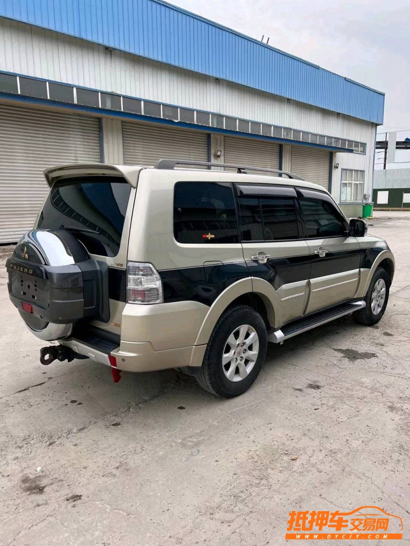 徐州17年三菱帕杰罗2