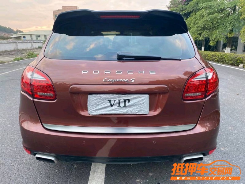 廣州12年保時捷卡宴5