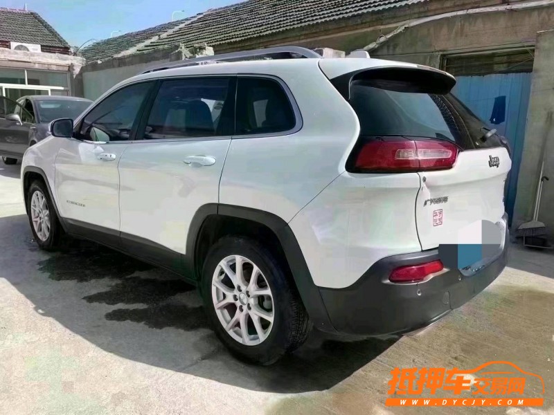 濰坊17年Jeep自由光8