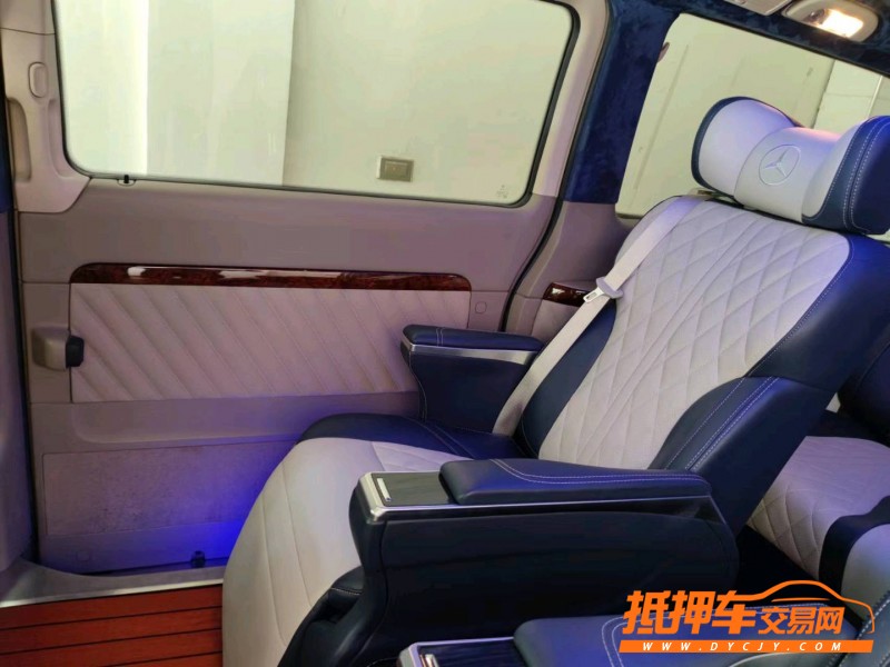 北京16年奔驰唯雅诺1