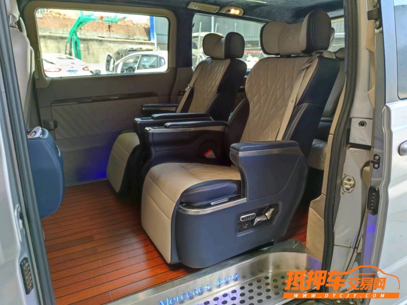 北京16年奔驰唯雅诺7