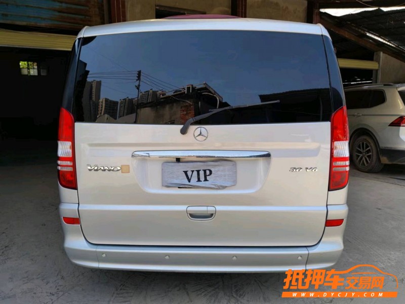 北京16年奔驰唯雅诺8