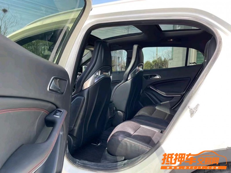 盐城16年奔驰GLA5