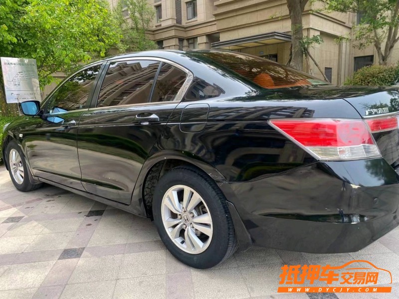 青岛10年本田雅阁7