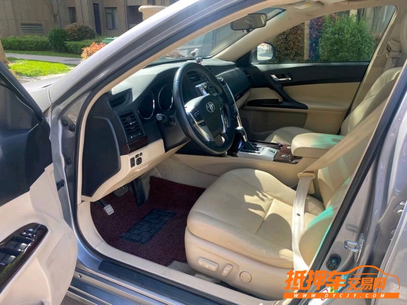 青岛11年丰田锐志3