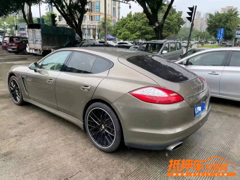 中山11年保时捷帕拉梅拉8